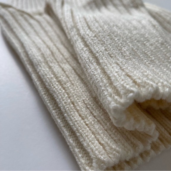 JORESS, SMALL, CREAM COLOR TOP, SLEEVELESS, SOFT MATERIAL - Picture 4 of 8